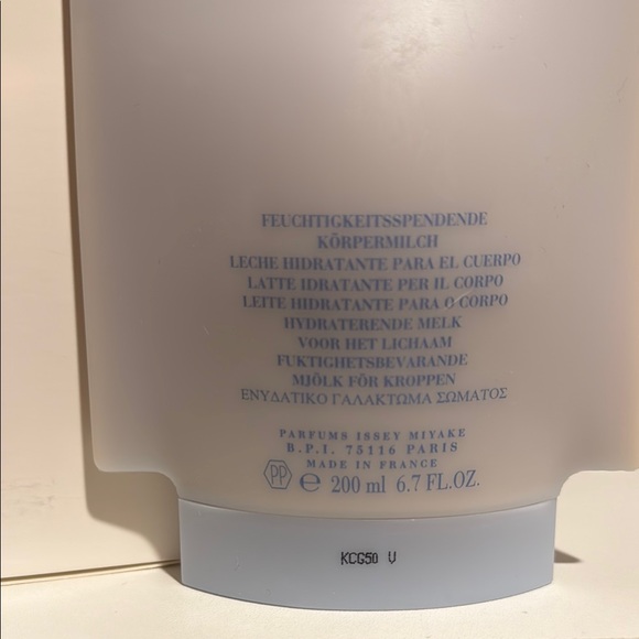 L’Eau D’Issey Moisturizing Body Lotion ~ Bath and Body ~ Issey Miyake - Picture 5 of 7